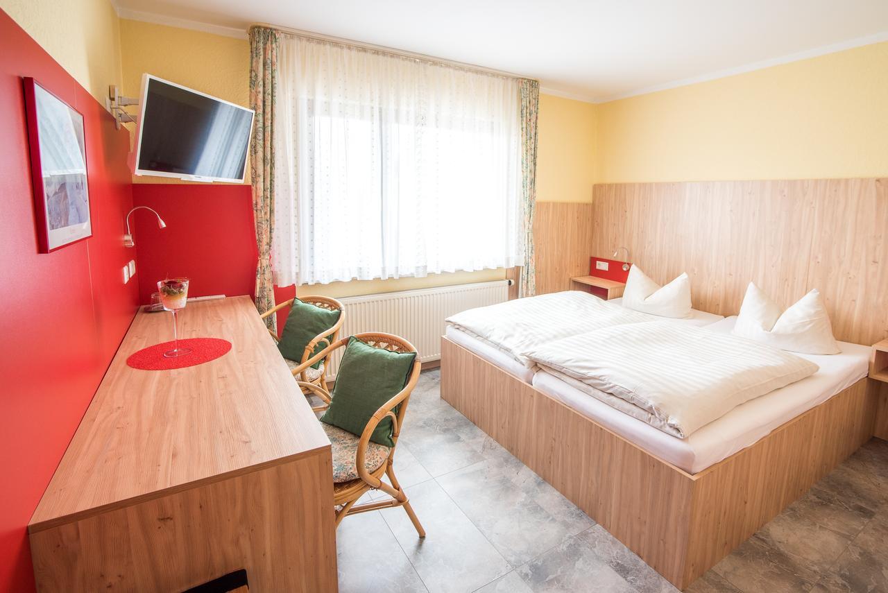 Böbingen an der Rems Hotel Schweizerhof מראה חיצוני תמונה
