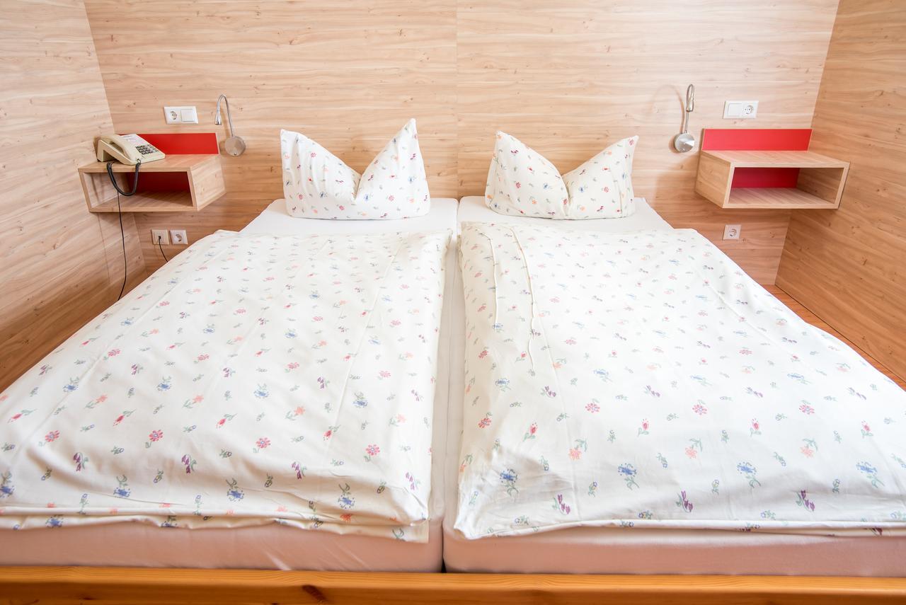 Böbingen an der Rems Hotel Schweizerhof מראה חיצוני תמונה